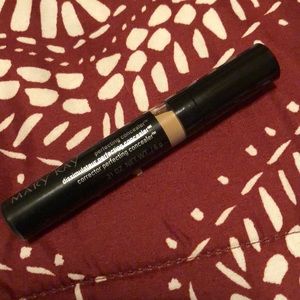 MK Perfecting concealer